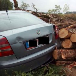 Štědrá: Osobní vozidlo skončilo mimo komunikaci