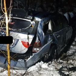 Stráž nad Ohří: Osobní vozidlo skončilo ve srázu