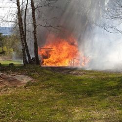 U dalšího dnešního požáru zasahovali hasiči v Tisové u Nejdku