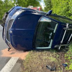 U Mezirolí včera havarovalo osobní vozidlo