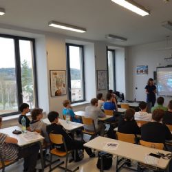 Veřejnosprávní činnost na SPŠ Ostrov zůstane