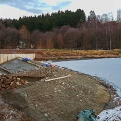 Vernéřov: Rekonstrukce hráze se úspěšně chýlí ke konci