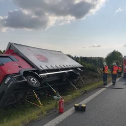 Verušičky: Kamion havaroval mimo vozovku