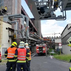 Vřesová: Hasiči zasahují u požáru generátorovny v areálu Sokolovské uhelné