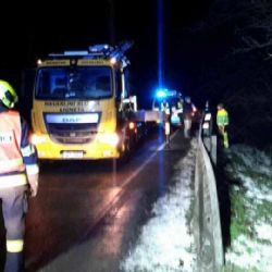 Vřesová: U obce včera večer havarovalo vozidlo