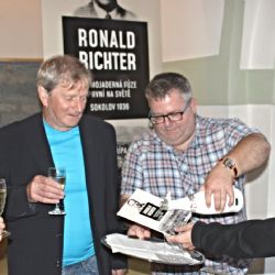 Vyšla kniha o vědci Ronaldu Richterovi, sokolovském rodákovi