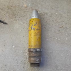 Žlutice: Při rekonstrukci domu nalezl dělostřeleckou střelu