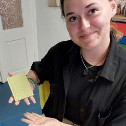 Aranžéři vázali knihu jako středověký knihař