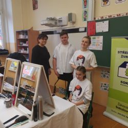 Jarní jarmark v sokolovské základce si také užíváme :-)