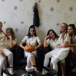 Kosmetičky si užívají školu :-)