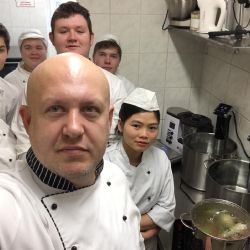 Kuchaři se učí nová technologie vaření již ve škole