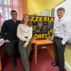 V minulém týdnu uspěli žáci na dvou veletrzích fiktivních firem