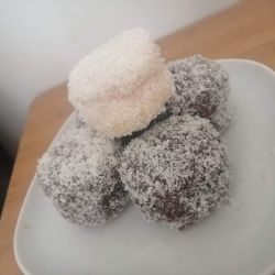 Žáci druhého ročníku oboru CUKRÁŘ připravovali za domácí úkol ovocné řezy