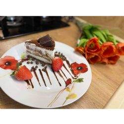 Žáci druhého ročníku oboru CUKRÁŘ připravovali za domácí úkol tiramisu podle receptu Josefa Maršálka ??