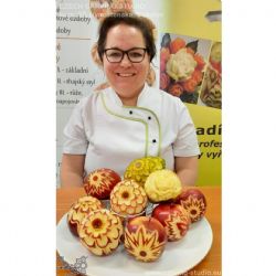 Žáci si užili kurz uměleckého vyřezávání z ovoce a zeleniny 