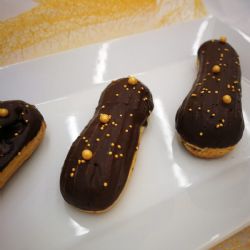 Žákyně prvního ročníku obor cukrář připravují zajímavé dezerty