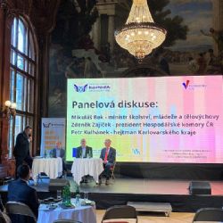 Duální vzdělávání se osvědčilo. V Karlovarském kraji by mohla vzniknout i polytechnická vysoká škola