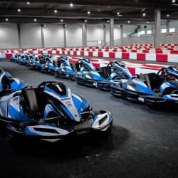 Kam za zábavou, když počasí nepřeje? Projeďte se v motokárách na kryté trati ve Fun Areně Cheb