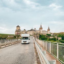 Letošní léto je plné krásných dní, perfektní čas pořídit si vlastní obytňák a zažít pravý smysl cestování. Navštivte www.obytnakyplzen.cz