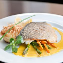 Zavedená restaurace rodinného typu v Karlových Varech? Zajděte si pochutnat do restaurace Charleston